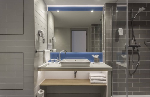 Dublin Hotel | Holiday Inn Express Hotel Dublin Airport by IHG