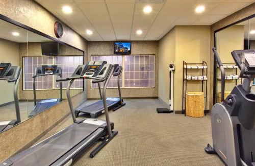 Hamburg Hotel | Holiday Inn Express Hotel & Suites Hamburg by IHG
