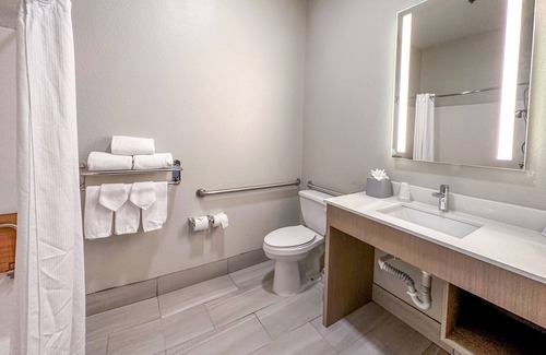 Ennis Hotel | Holiday Inn Express Hotel & Suites Ennis by IHG