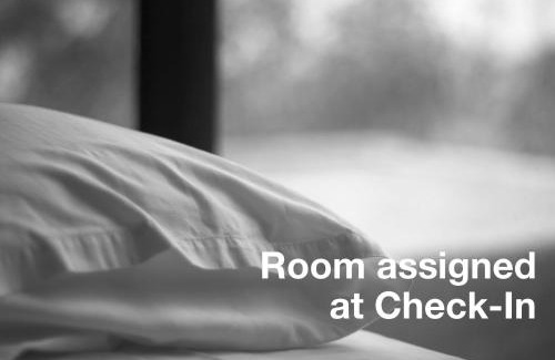 Queens Hotel | Holiday Inn Express Maspeth by IHG