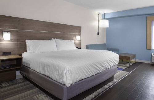 Myrtle Beach Hotel | Holiday Inn Express Myrtle Beach-Broadway at the Beach by IHG
