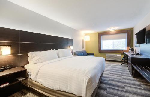 Newberg Hotel | Holiday Inn Express Newberg - Wine Country by IHG