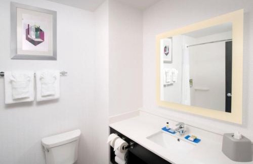 Downtown Hotel | Holiday Inn Express Pensacola Downtown by IHG
