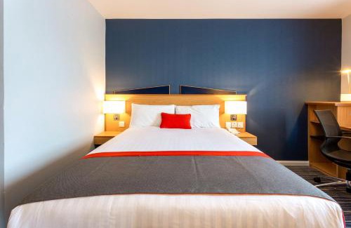 Perth Hotel | Holiday Inn Express Perth by IHG