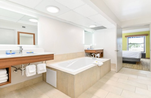 Pigeon Forge Hotel | Holiday Inn Express Pigeon Forge/Near Dollywood by IHG