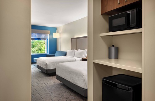 West Glens Falls Hotel | Holiday Inn Express Queensbury - Lake George Area by IHG