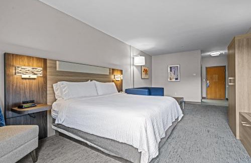 Deepwater Hotel | Holiday Inn Express & Suites Carneys Point - Pennsville by IHG