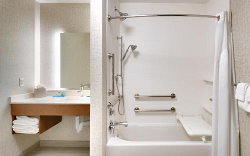 Gainesville Hotel | Holiday Inn Express & Suites - Gainesville I-75 by IHG