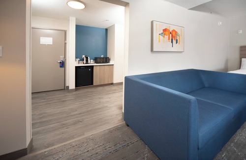 Indianapolis Hotel | HOLIDAY INN EXPRESS & SUITES INDIANAPOLIS - EAST by IHG