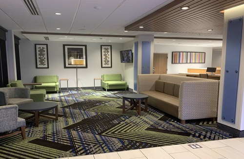 Middletown Hotel | Holiday Inn Express & Suites Middletown by IHG