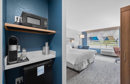 Marinette Hotel | Holiday Inn Express & Suites Marinette