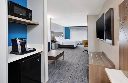 West Monroe Hotel | Holiday Inn Express & Suites W. Monroe by IHG