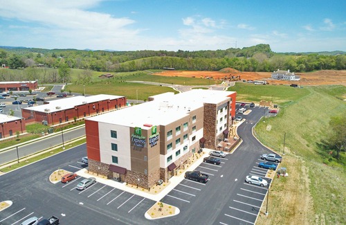 Abingdon Hotel | Holiday Inn Express & Suites Abingdon by IHG