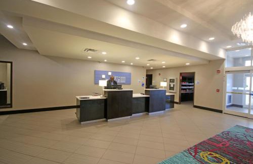 Paw Creek Hotel | Holiday Inn Express & Suites Charlotte North by IHG