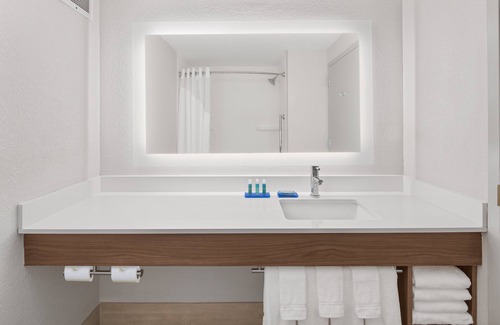 Byron Hotel | Holiday Inn Express & Suites Byron by IHG