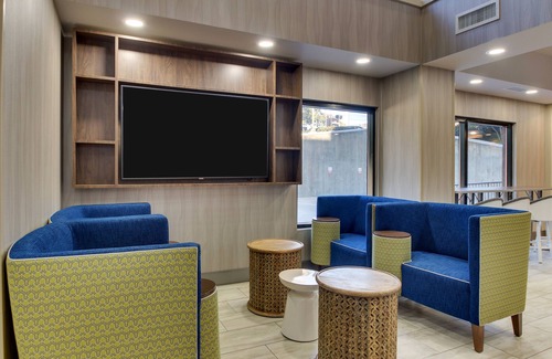 Sandy Springs Hotel | Holiday Inn Express & Suites Atlanta N-Perimeter Mall Area by IHG