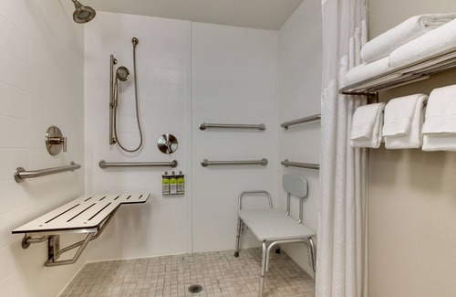 Sandy Springs Hotel | Holiday Inn Express & Suites Atlanta N-Perimeter Mall Area by IHG