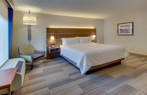 Sandy Springs Hotel | Holiday Inn Express & Suites Atlanta N-Perimeter Mall Area by IHG