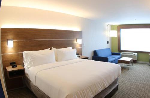 Livonia Hotel | Holiday Inn Express & Suites - Detroit Northwest - Livonia by IHG