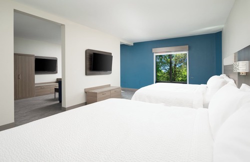 Newport Hotel | Holiday Inn Express & Suites Newport S by IHG