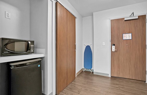 Southside Hotel | Holiday Inn Express Jacksonville South Bartram Prk by IHG