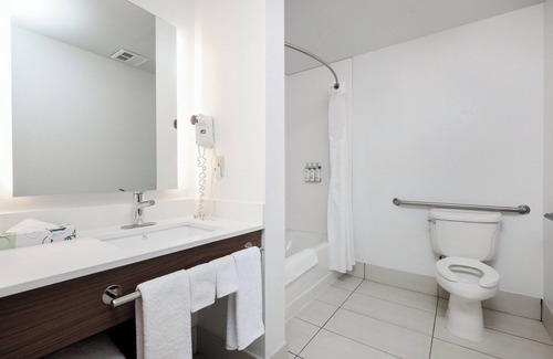 West Sacramento Hotel | Holiday Inn Express West Sacramento by IHG