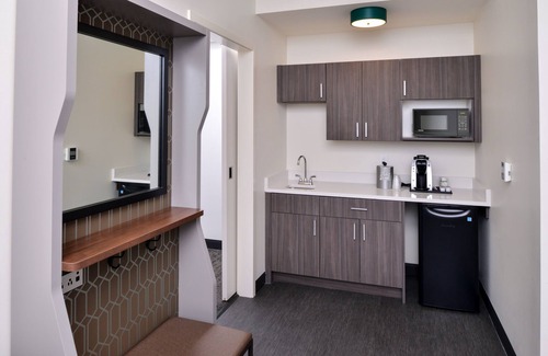 Farmington Hills Hotel | Holiday Inn Hotel & Suites Farmington Hills - Detroit NW by IHG