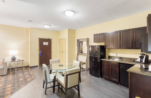 Bellmead Hotel | Holiday Inn Hotel & Suites Waco Northwest by IHG