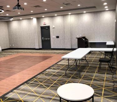 Kalamazoo Hotel | Holiday Inn - Kalamazoo West by IHG