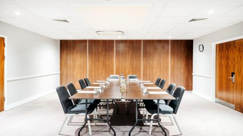 Luton Hotel | Holiday Inn London Luton Airport by IHG