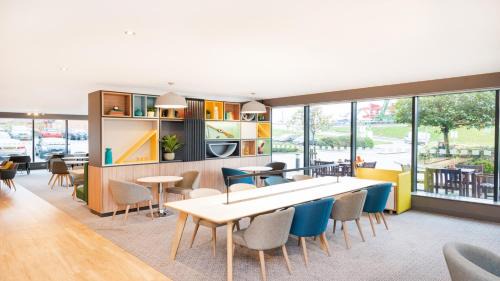 Luton Hotel | Holiday Inn London Luton Airport by IHG