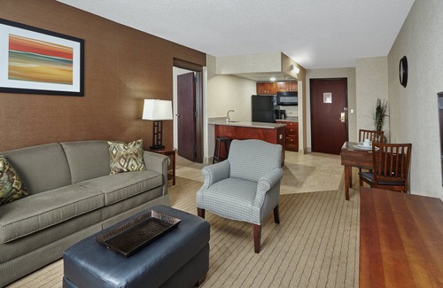 Carol Stream Hotel | Holiday Inn & Suites Chicago-Carol Stream (Wheaton) by IHG