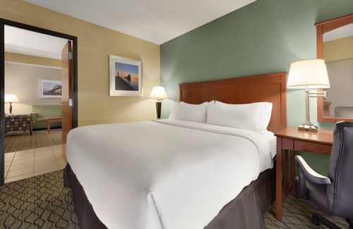 Downtown - Waterfront Hotel | Holiday Inn & Suites Duluth Downtown by IHG