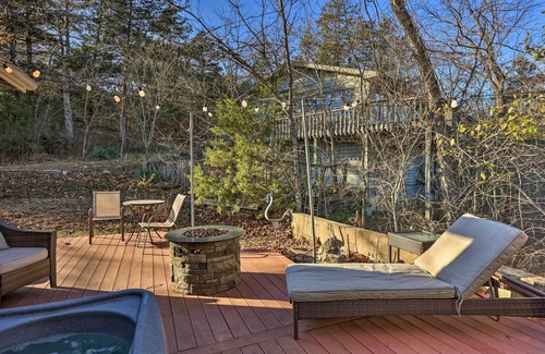 Eureka Springs Cottage | Holiday Island Home: Hot Tub & Wood Stove!