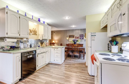 Eureka Springs House | Holiday Island Family Home on 13th Green!