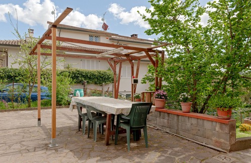 Montopoli in Val d'Arno Apartment | Holiday Apartment "Tana Rosa" with Private Terrace & Wi-Fi