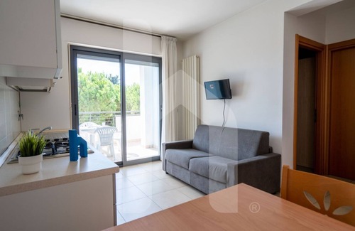 Pineto Apartment | Holiday RendeZ Vous 39 - Third floor apartment with side sea view