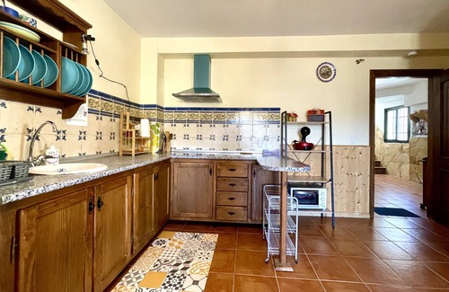 Frigiliana Apartment | HOLIDAY RENTAL APARTMENT. 5 KM TO THE NEAREST BEACHES, FREE WIFI, SUNNY TERRACE.