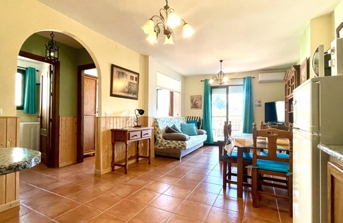 Frigiliana Apartment | HOLIDAY RENTAL APARTMENT. 5 KM TO THE NEAREST BEACHES, FREE WIFI, SUNNY TERRACE.