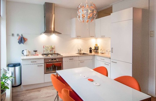 Binnenstad-Oost House | Holiday rental with 2 bedrooms at walking distance of Martini Tower