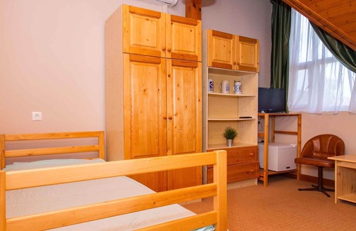 Balatonkeresztur House | Holiday room in an apartment house with pool and internet