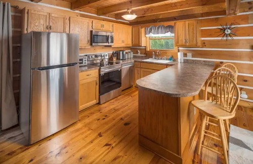 Banner Elk Cabin | Holiday & Ski Vacation in the Blue Ridge Mountains-Cozy Cabin with Amazing Views