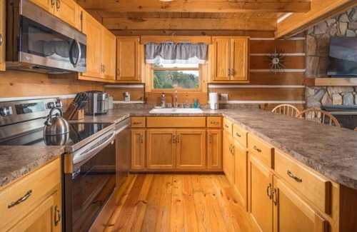 Banner Elk Cabin | Holiday & Ski Vacation in the Blue Ridge Mountains-Cozy Cabin with Amazing Views