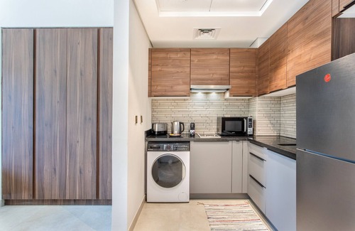 Jumeirah Village Apartment | Holiday Studio In JVC 0107, Dubai