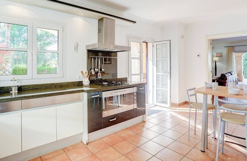 Mal Pas-Bon Aire Villa | Holiday Villa Alarvella Bonaire with Sea View, Wi-Fi, A/C, Pool, Garden & Terrace; Parking Available