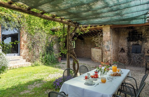 Simignano Villa | Holiday Villa in Tuscany – Exclusive Rental with Garden & Jacuzzi