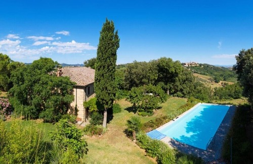 Pomarance Apartment | Holiday, where Tuscany is still authentic. 16th c. Villa, Infinity pool: Quercia