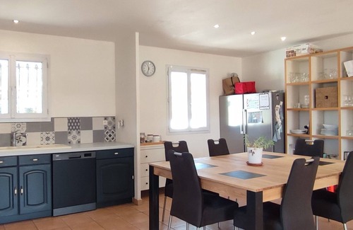 Vers-Pont-du-Gard Villa | Holidays house 5 bedrooms with garden and swimming pool