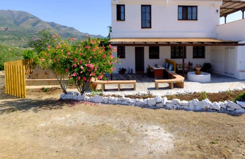 Alozaina Villa | Holidays2Alozaina Villa private pool, BBQ in nice countryside