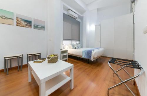 San Felipe Neri Apartment | Holidays2Malaga Carreteria 97 Loft High Speed WIFI